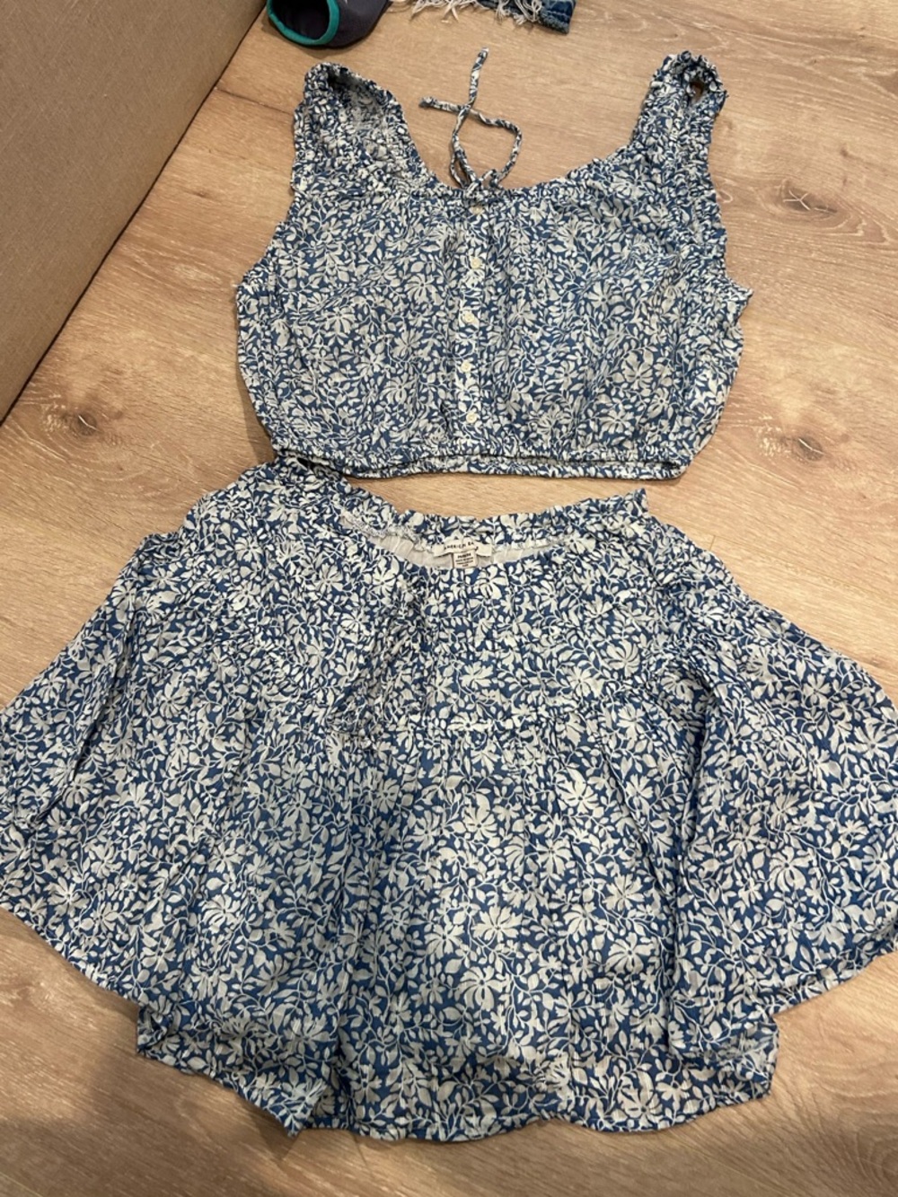 American Eagle summer set - Blue Floral Crop Top and Skirt Set medium